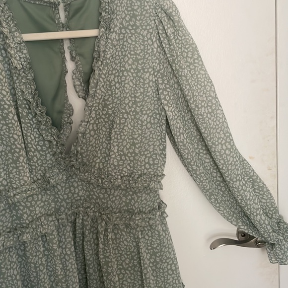 Green and White Summer Dress - Picture 4 of 4